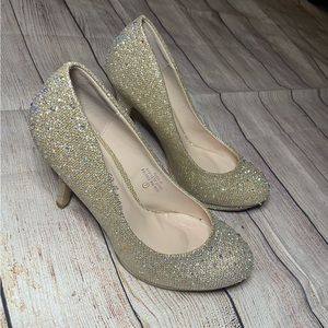 👠Gold Sparkly Heels👠